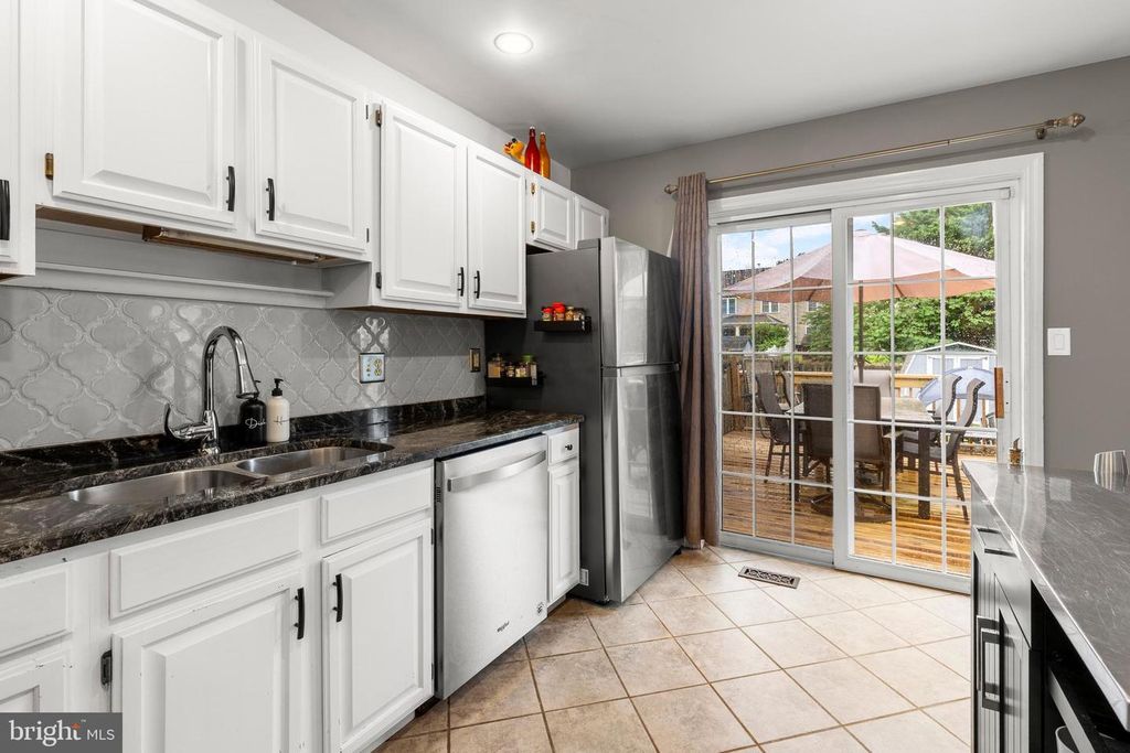 Image 10 of property listing at 309 PARKLAWN CT, Lancaster, PA 17601