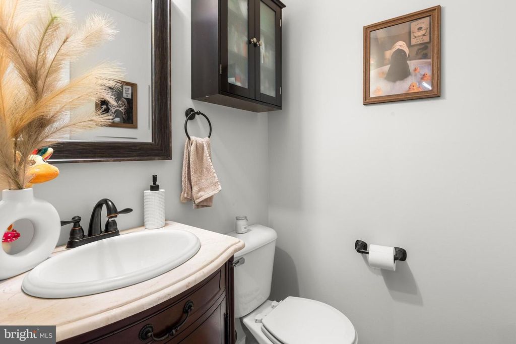 Image 19 of property listing at 309 PARKLAWN CT, Lancaster, PA 17601