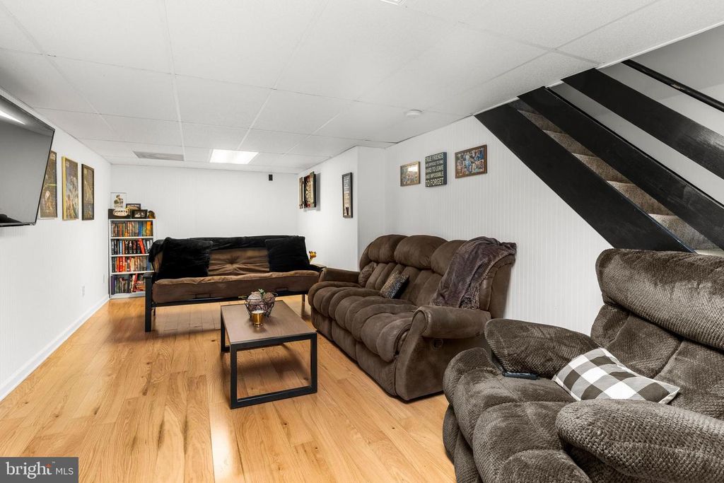 Image 21 of property listing at 309 PARKLAWN CT, Lancaster, PA 17601