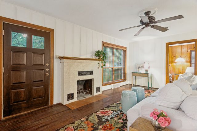 2321 Primrose Avenue, Fort Worth, TX 76111