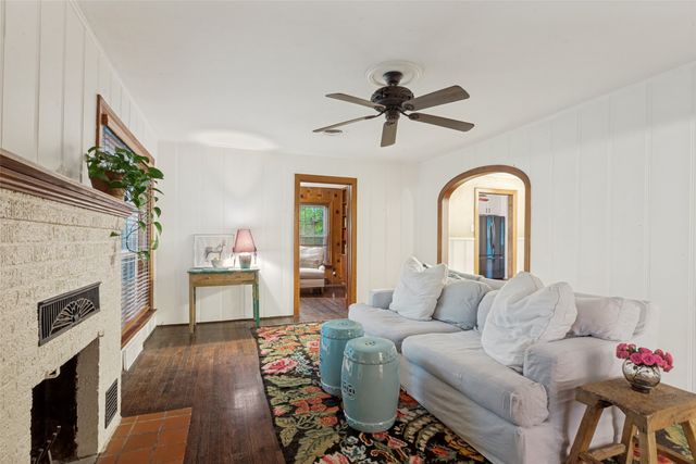 2321 Primrose Avenue, Fort Worth, TX 76111