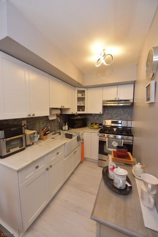 2215 Grand Ave 11, North Bergen Twp., NJ 07047