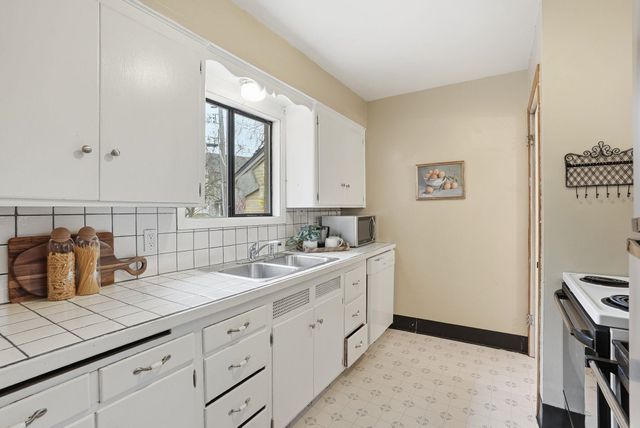 2705 W Grace Ave, Spokane, WA 99205