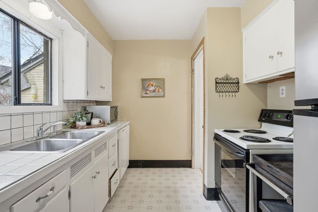 2705 W Grace Ave, Spokane, WA 99205