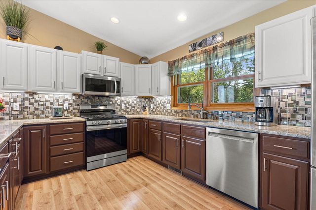 W255S6620 Oakdale DRIVE, Waukesha, WI 53189