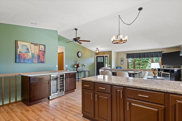 W255S6620 Oakdale DRIVE, Waukesha, WI 53189