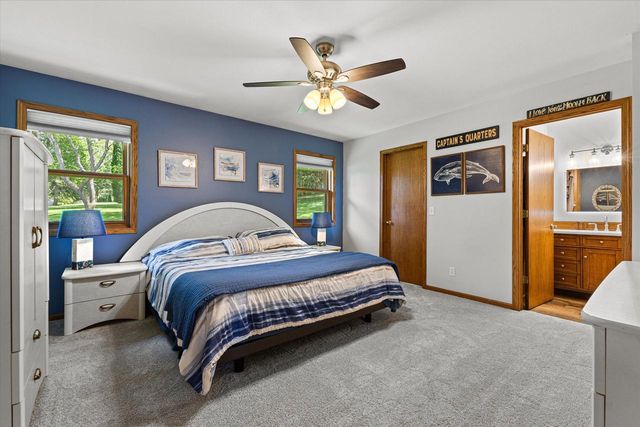 W255S6620 Oakdale DRIVE, Waukesha, WI 53189