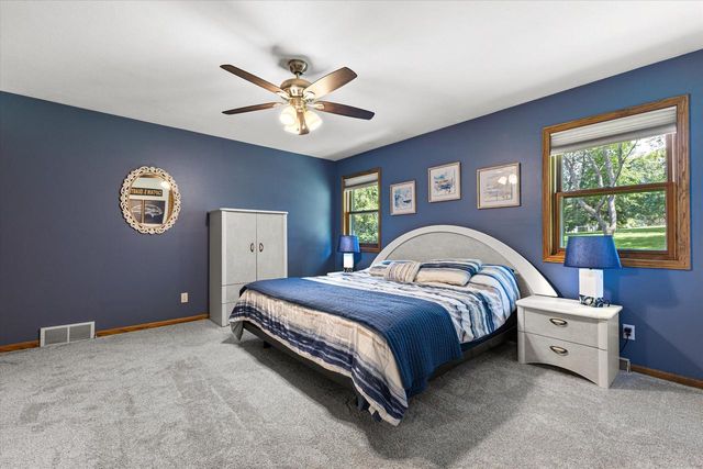 W255S6620 Oakdale DRIVE, Waukesha, WI 53189