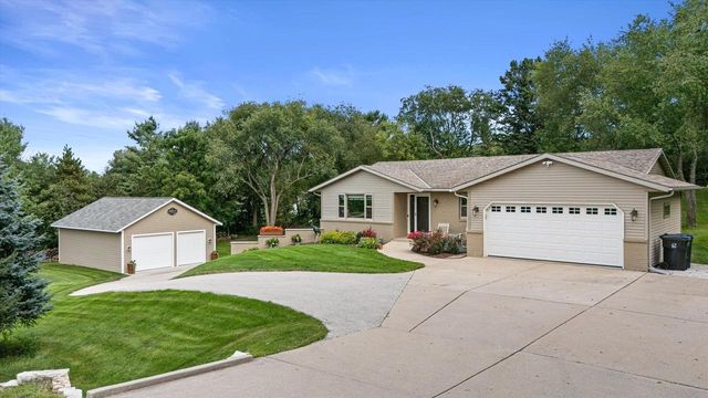 W255S6620 Oakdale DRIVE, Waukesha, WI 53189