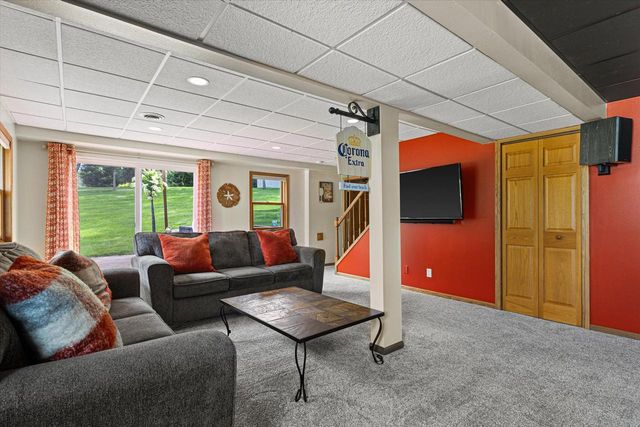 W255S6620 Oakdale DRIVE, Waukesha, WI 53189