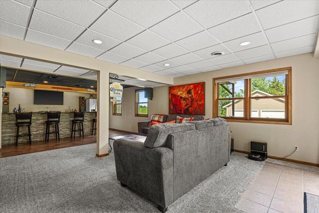 W255S6620 Oakdale DRIVE, Waukesha, WI 53189