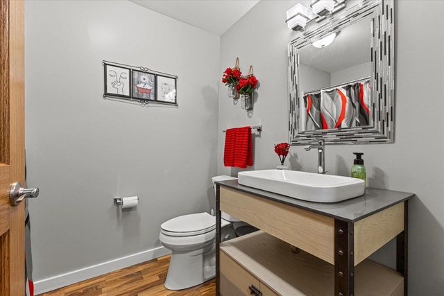 W255S6620 Oakdale DRIVE, Waukesha, WI 53189