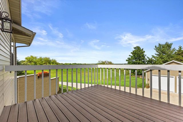 W255S6620 Oakdale DRIVE, Waukesha, WI 53189