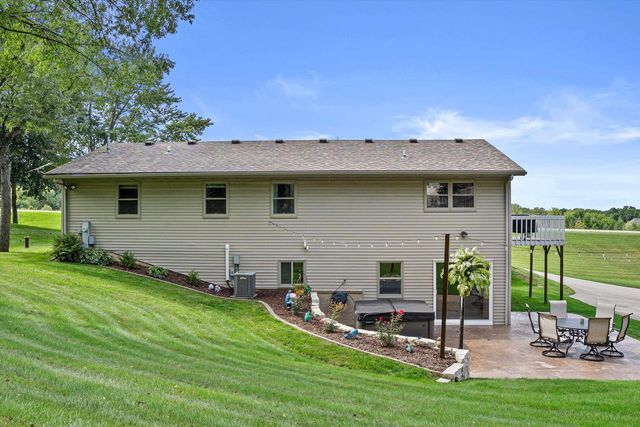W255S6620 Oakdale DRIVE, Waukesha, WI 53189