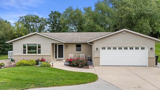 W255S6620 Oakdale DRIVE, Waukesha, WI 53189
