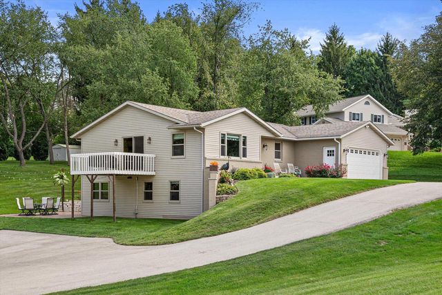 W255S6620 Oakdale DRIVE, Waukesha, WI 53189