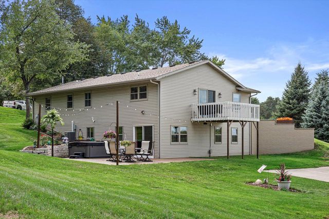 W255S6620 Oakdale DRIVE, Waukesha, WI 53189