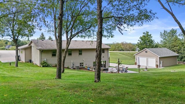 W255S6620 Oakdale DRIVE, Waukesha, WI 53189