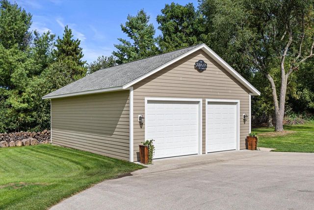W255S6620 Oakdale DRIVE, Waukesha, WI 53189