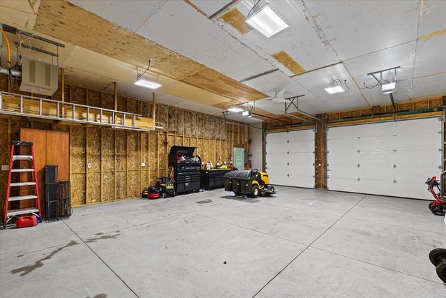 W255S6620 Oakdale DRIVE, Waukesha, WI 53189