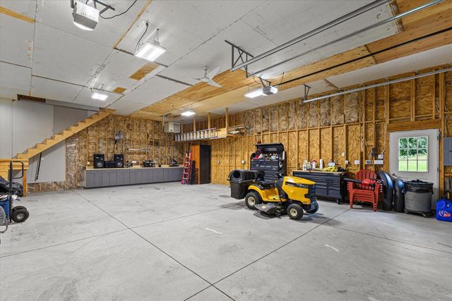 W255S6620 Oakdale DRIVE, Waukesha, WI 53189