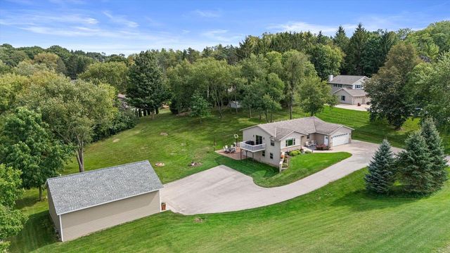 W255S6620 Oakdale DRIVE, Waukesha, WI 53189