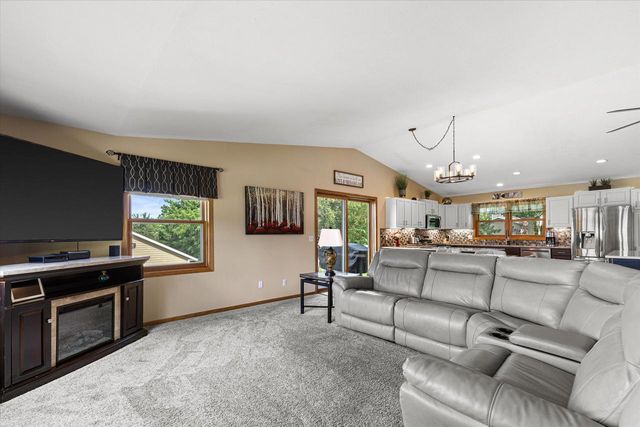 W255S6620 Oakdale DRIVE, Waukesha, WI 53189