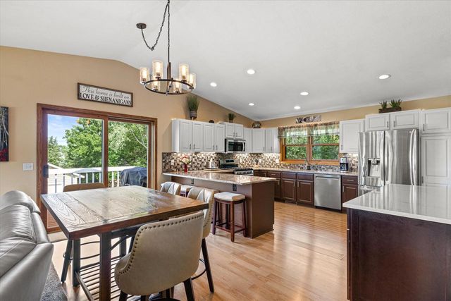 W255S6620 Oakdale DRIVE, Waukesha, WI 53189