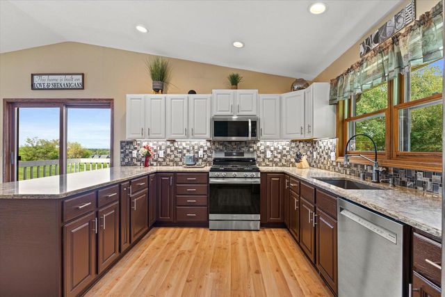 W255S6620 Oakdale DRIVE, Waukesha, WI 53189