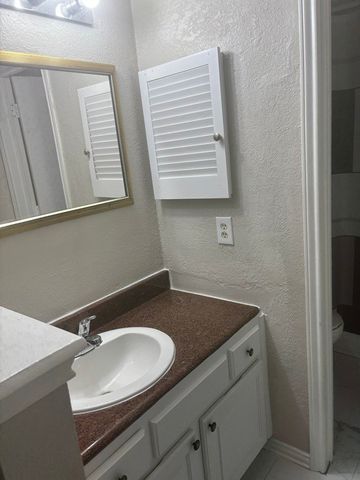 2310 Bamboo Drive J201, Arlington, TX 76006