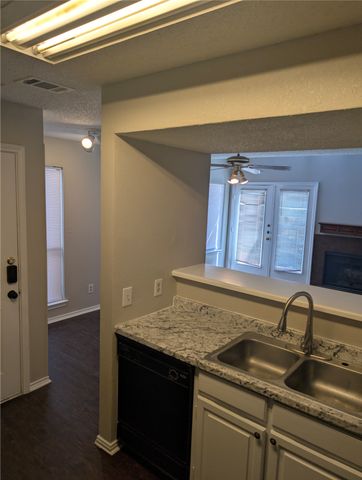 2310 Bamboo Drive J201, Arlington, TX 76006