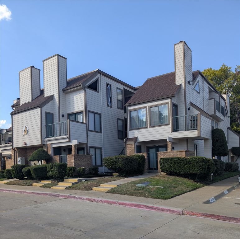 2310 Bamboo Drive J201, Arlington, TX 76006