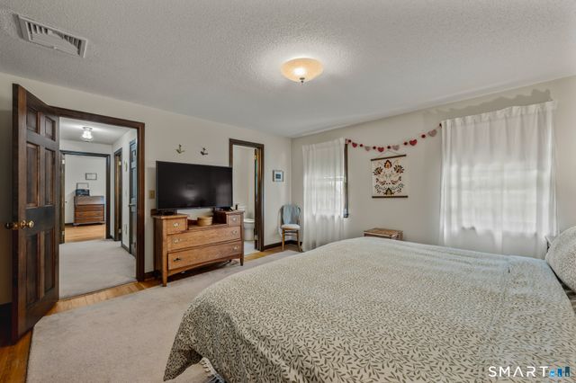 39 Old Carriage Road, Portland, CT 06480
