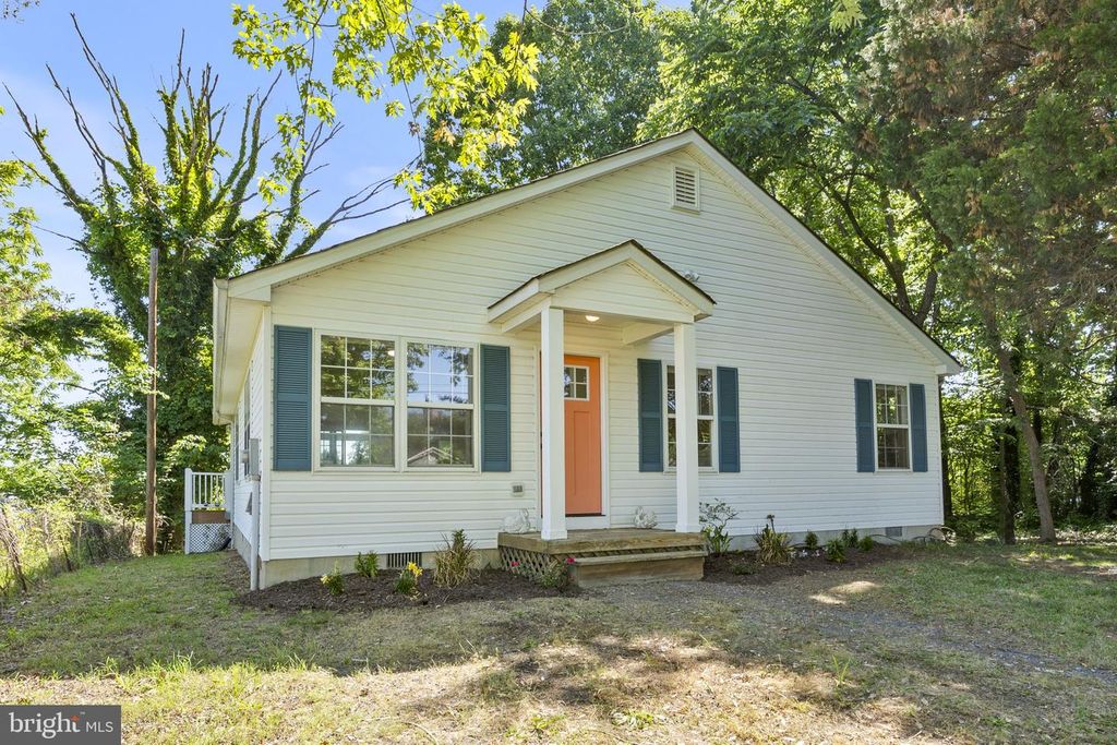 Image 2 of property listing at 12350 NEALE SOUND DR, Cobb Island, MD 20625