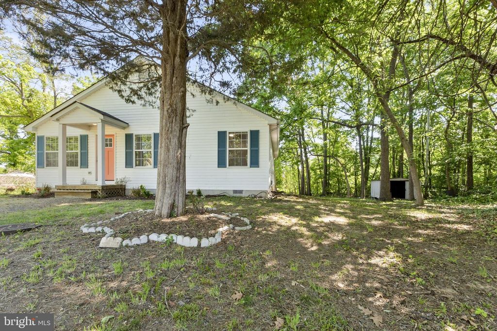 Image 3 of property listing at 12350 NEALE SOUND DR, Cobb Island, MD 20625