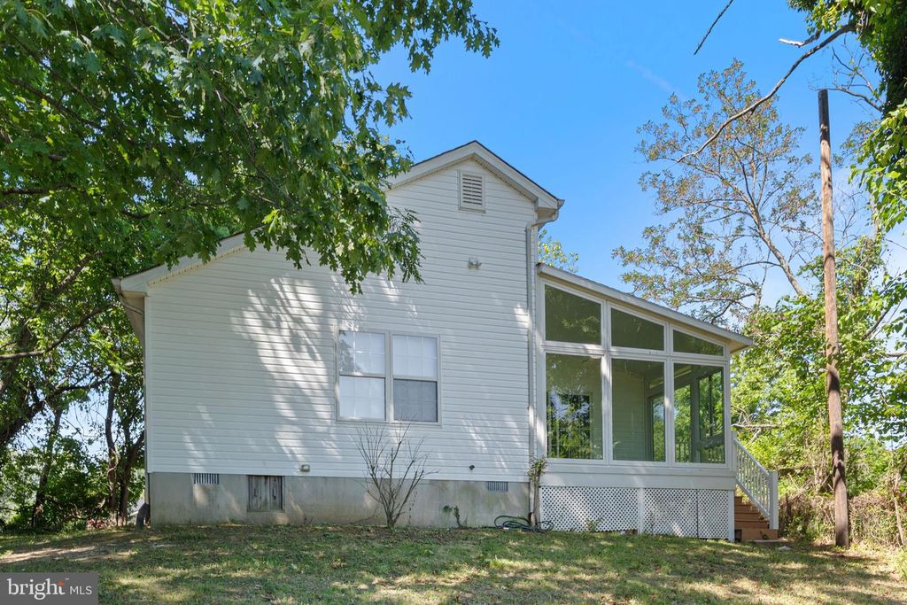 Image 38 of property listing at 12350 NEALE SOUND DR, Cobb Island, MD 20625