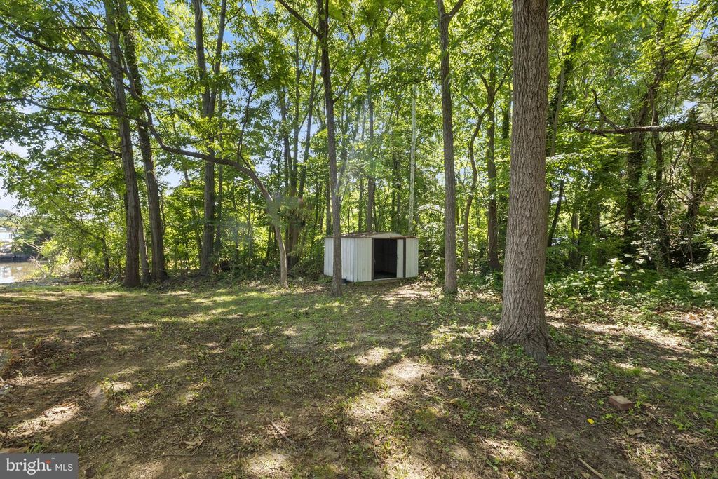 Image 46 of property listing at 12350 NEALE SOUND DR, Cobb Island, MD 20625