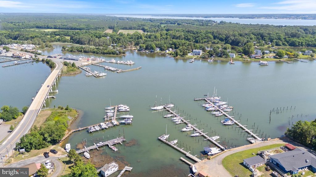 Image 51 of property listing at 12350 NEALE SOUND DR, Cobb Island, MD 20625
