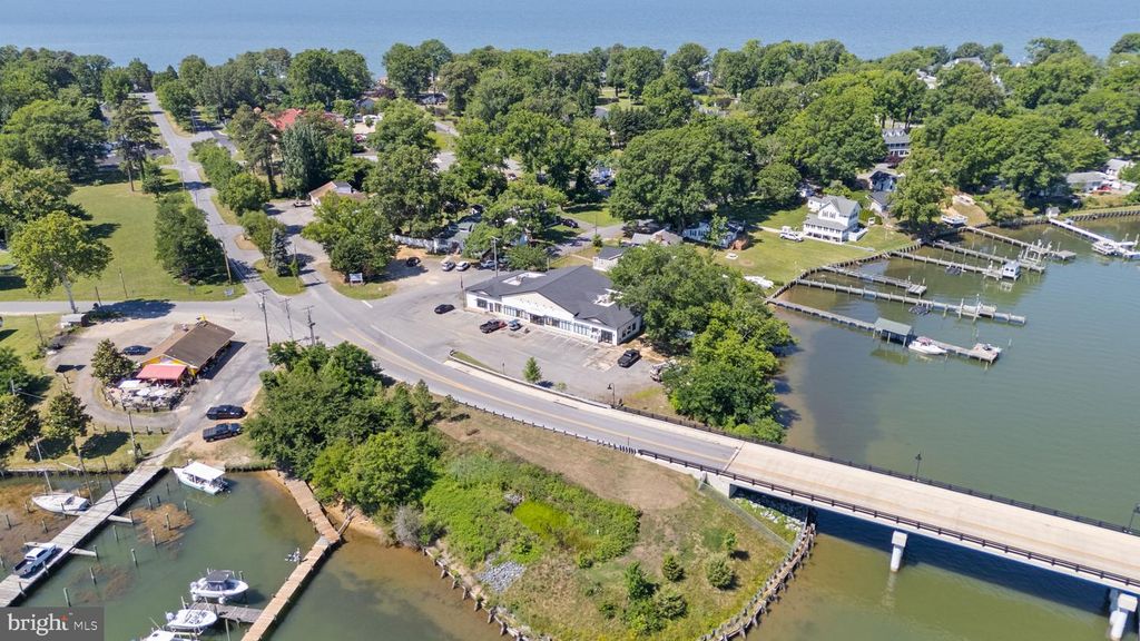 Image 57 of property listing at 12350 NEALE SOUND DR, Cobb Island, MD 20625