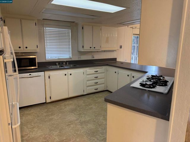 141 Maui Drive, Pittsburg, CA 94565