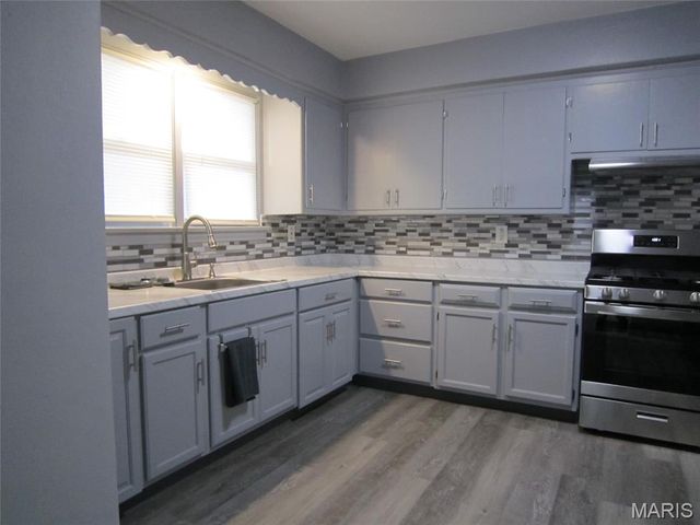 1709 Jay Street B, Belleville, IL 62226