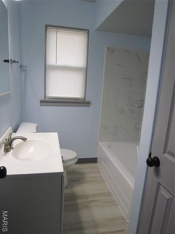 1709 Jay Street B, Belleville, IL 62226