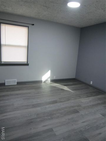 1709 Jay Street B, Belleville, IL 62226