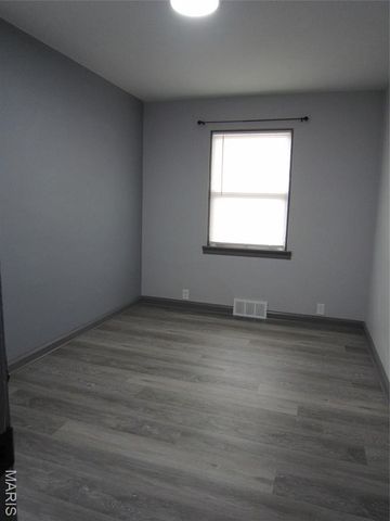 1709 Jay Street B, Belleville, IL 62226