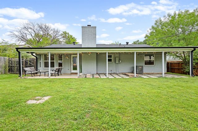 6808 Woodway Drive, Fort Worth, TX 76133