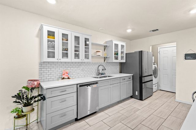 6808 Woodway Drive, Fort Worth, TX 76133