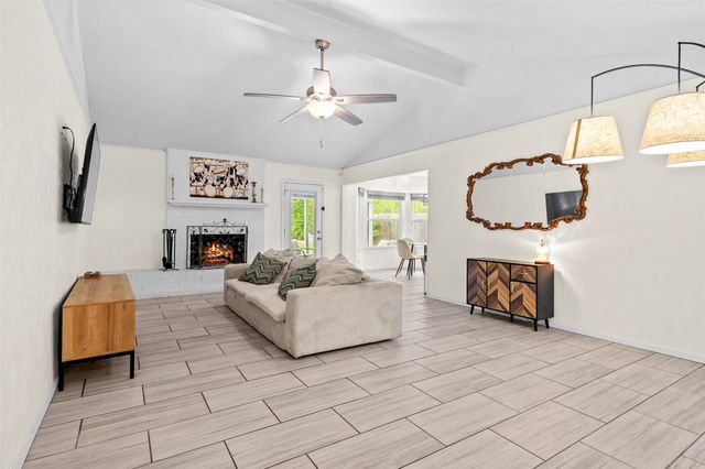 6808 Woodway Drive, Fort Worth, TX 76133