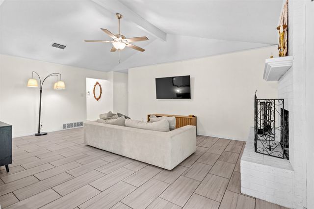 6808 Woodway Drive, Fort Worth, TX 76133