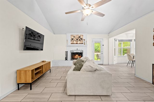 6808 Woodway Drive, Fort Worth, TX 76133