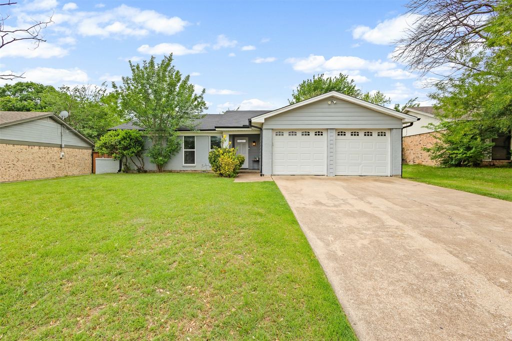 6808 Woodway Drive, Fort Worth, TX 76133